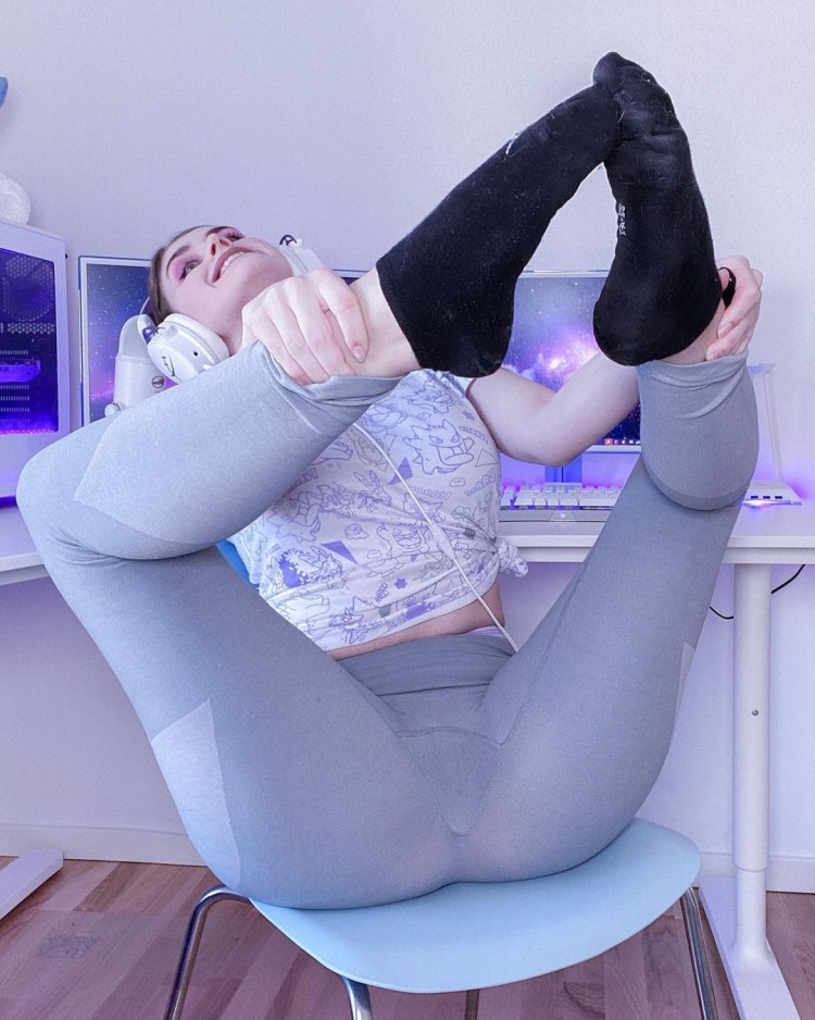 Girls in stockings and gloves nude