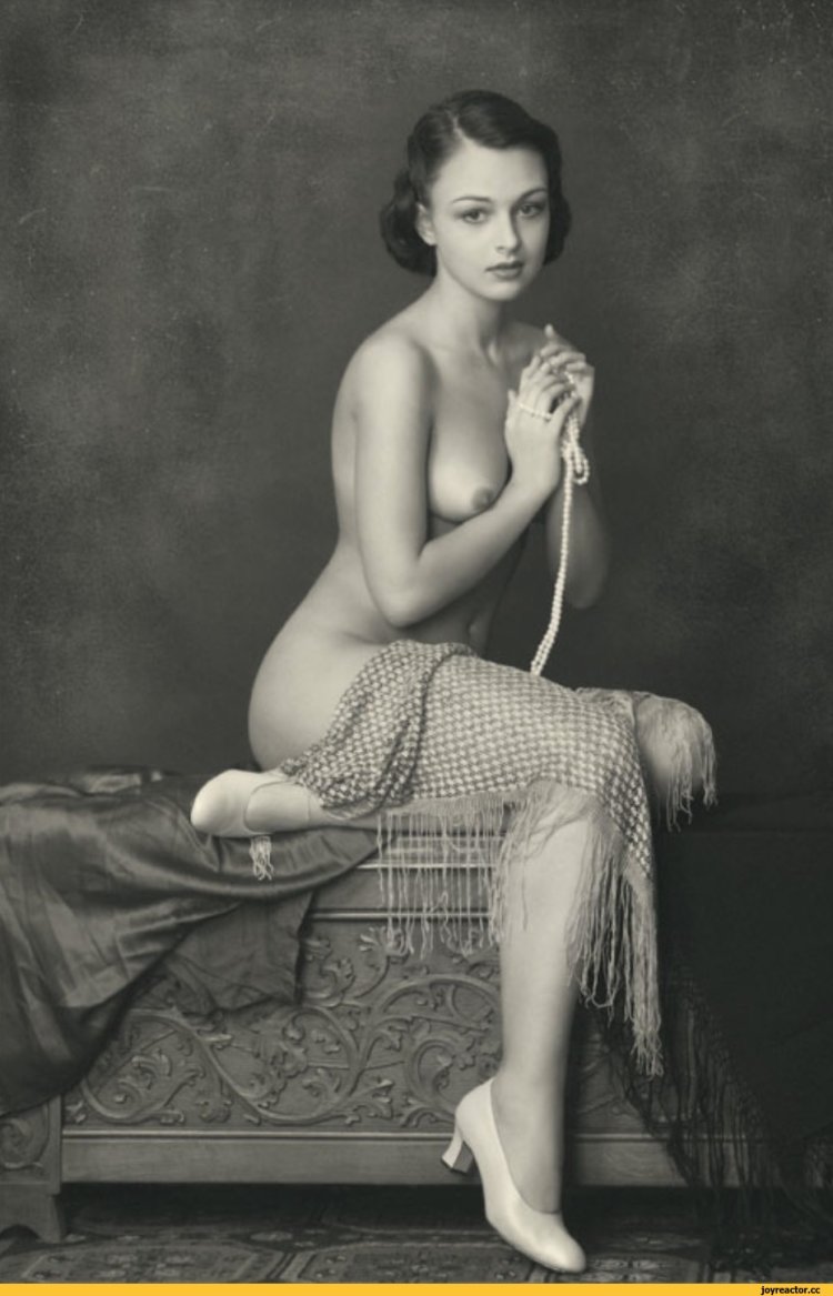 Nude girls in retro style