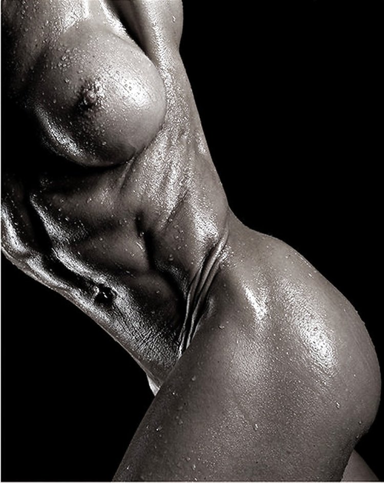 Fitness model Pagege Hathaway Naked