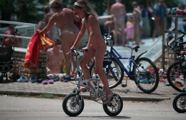 Naked on the beach peeping