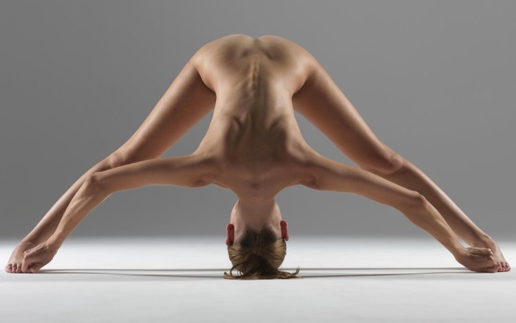 Prasarita Padottanasana naked