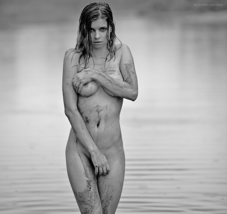 The naked opened the door