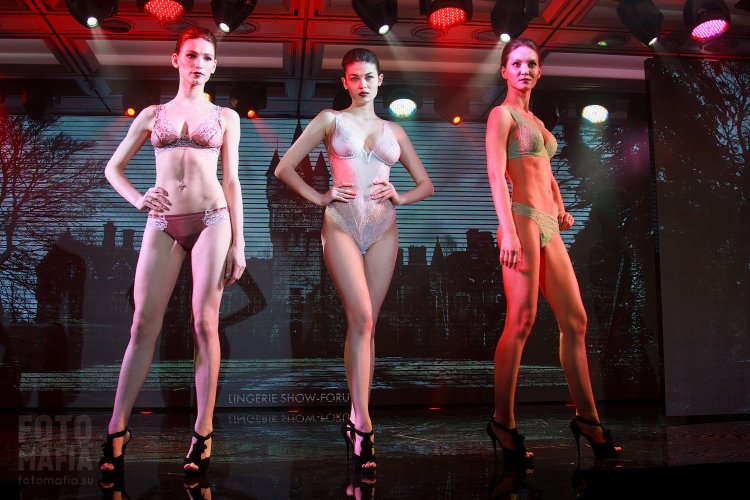 Show of erotic linen show