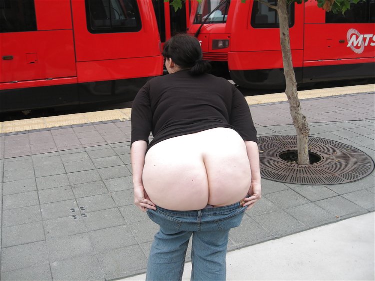 Demonstration of naked buttocks or Amtrak Mooning