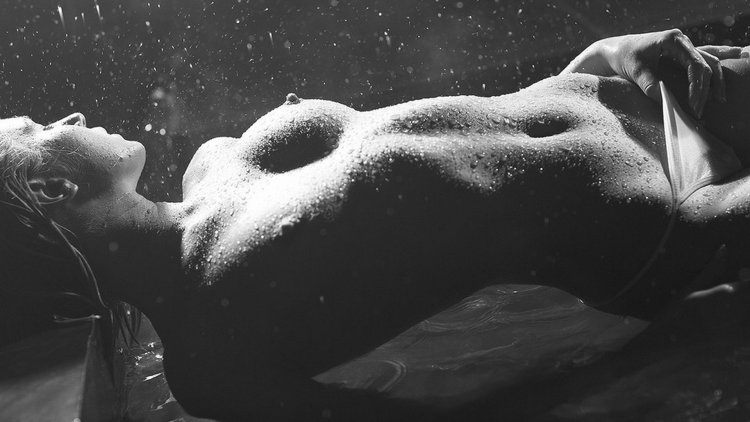 Naked woman under an umbrella