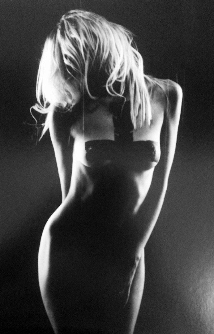 The Pretty Reckless soloist naked