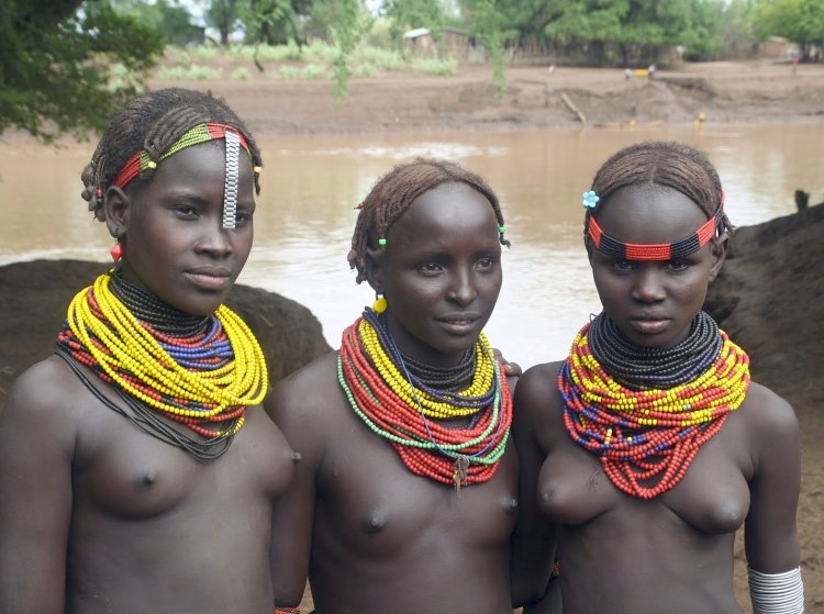 Naked women of African tribes