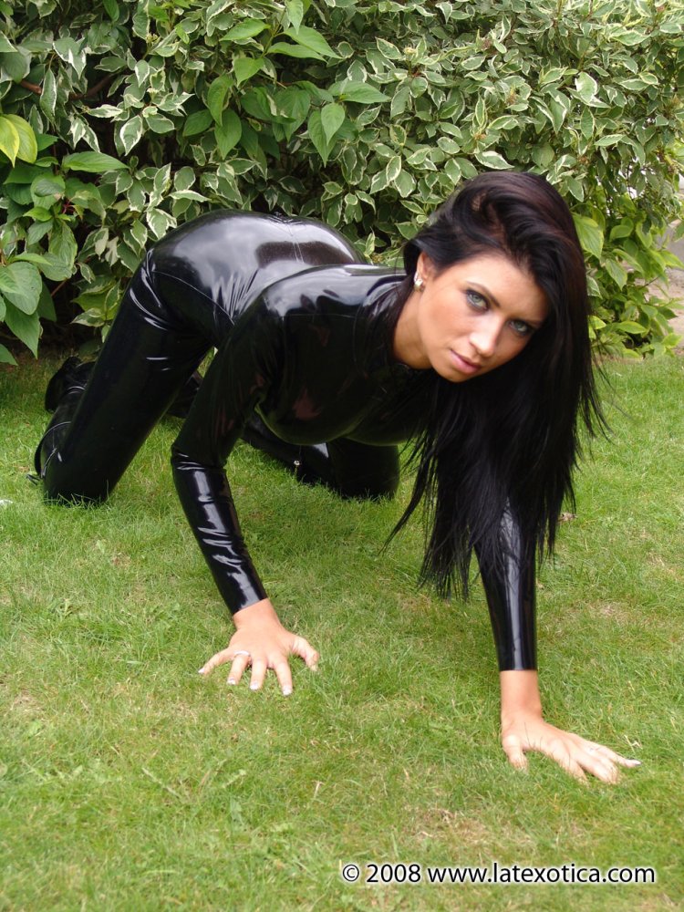 Latexotica Nadia