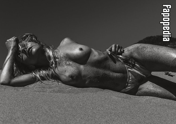 Courtney Cooper photo naked