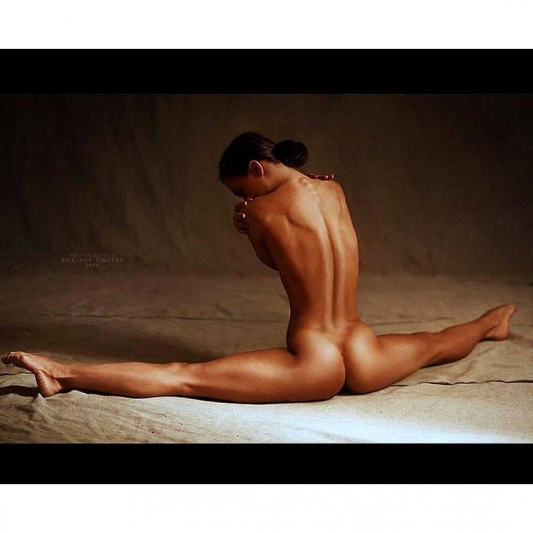 Naked thin fitness models