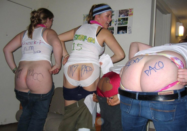 Demonstration of naked buttocks or Amtrak Mooning