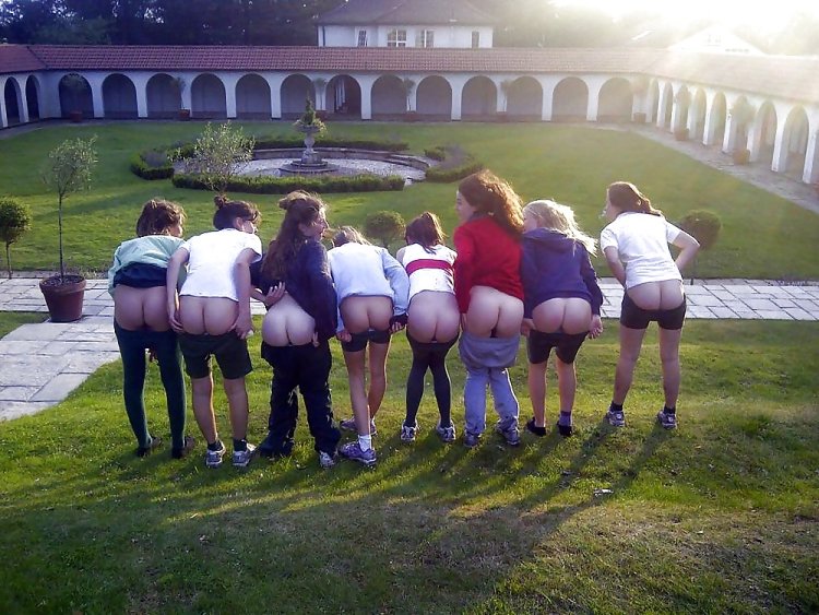Mooning show the buttocks