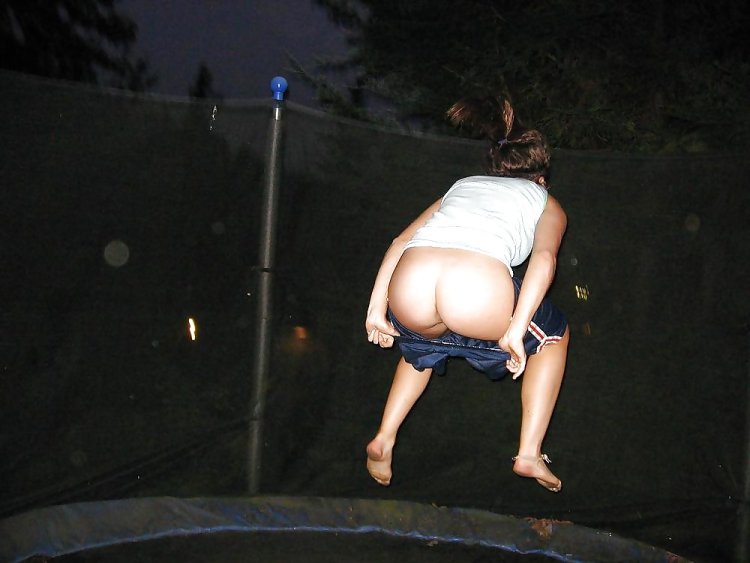 Mooning show the buttocks