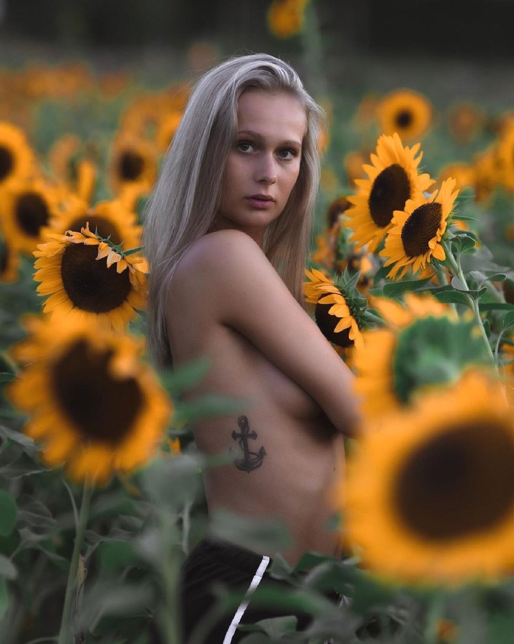 Caroline Tsarika Estonia Tits