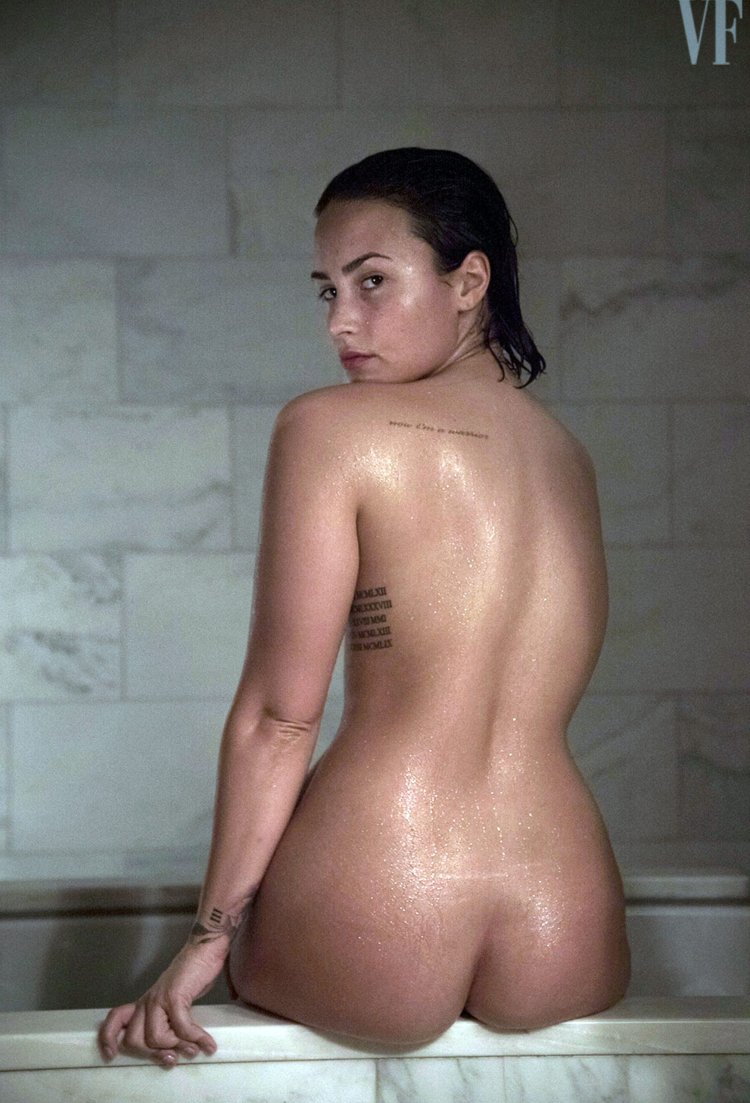 Naked photos Demi Lovato