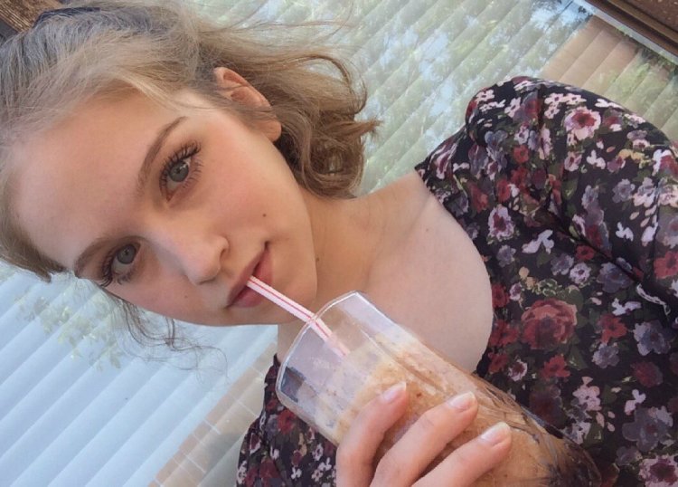 HANNAH HALLYSEM FEET