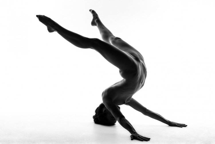 Rhythmic gymnasts nude