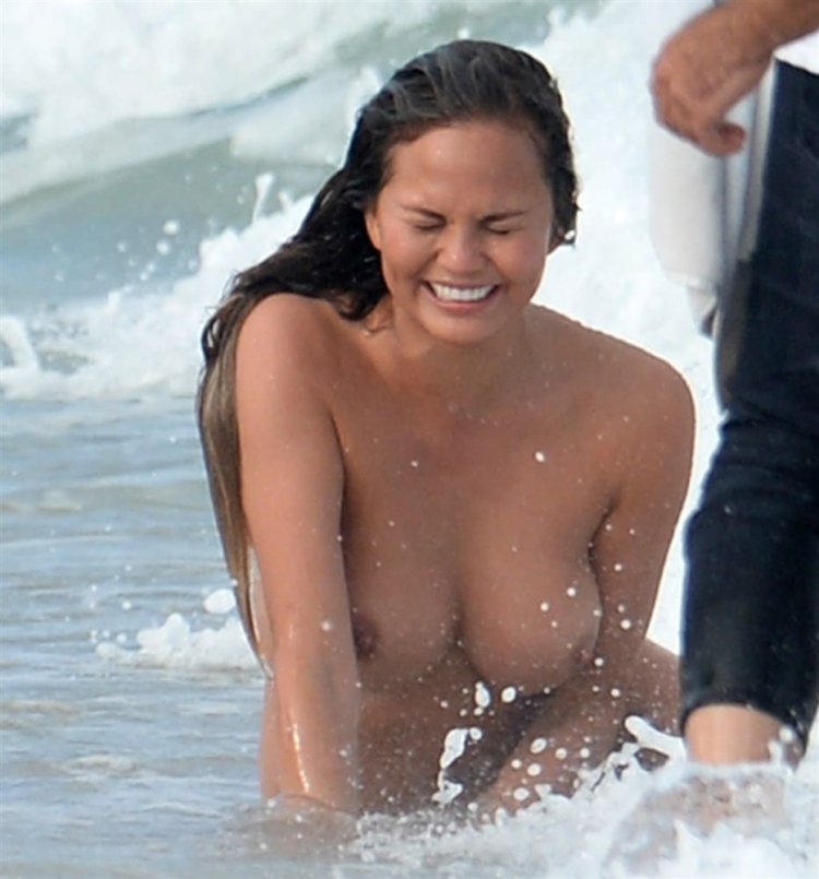 Chrissy Teigen Paparazzi