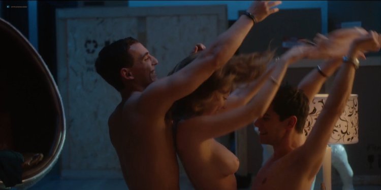 The exterior exhibition is naked