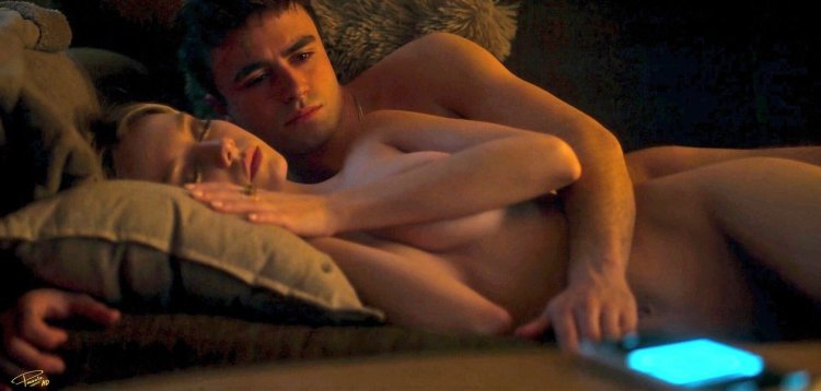 Ester Exposito bed scenes