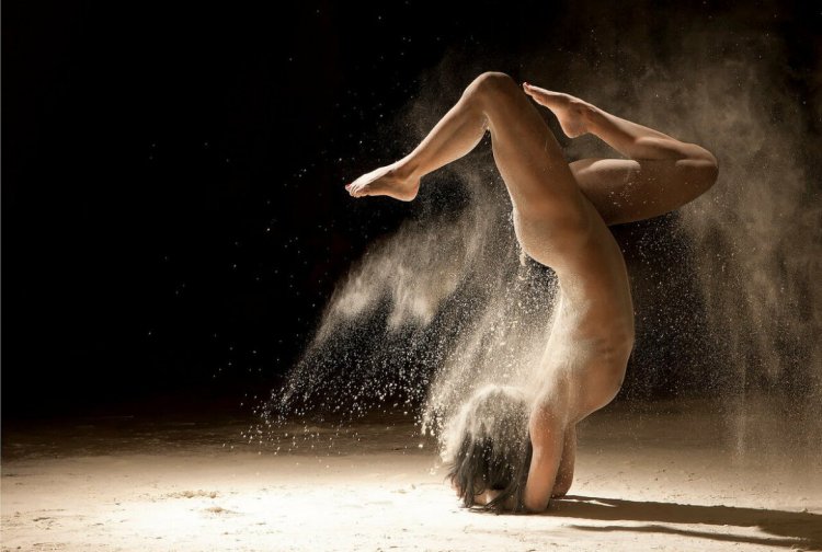 Modern dances naked