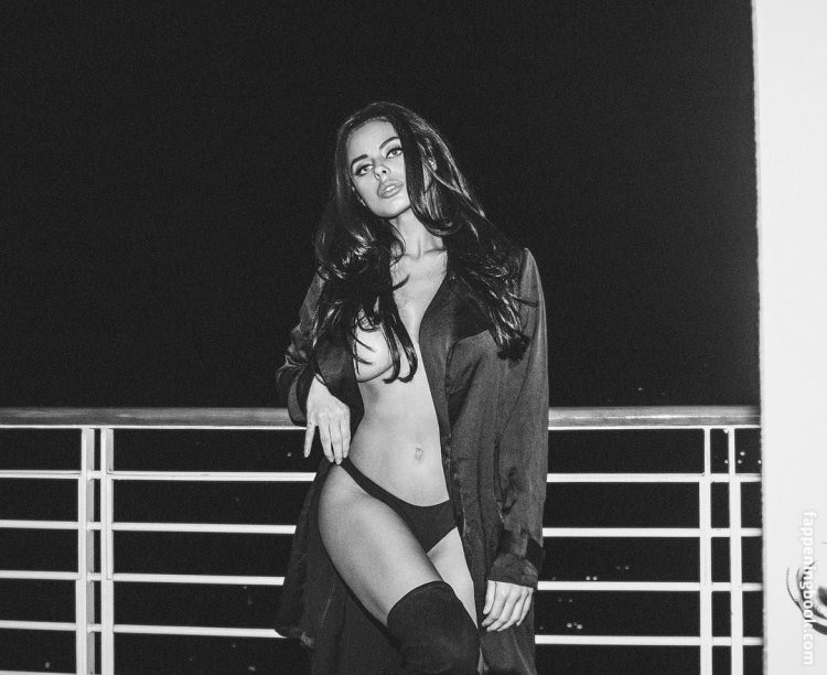 Amanda Rodriguez model naked