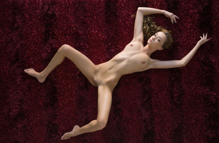 Victoria Pedretti naked