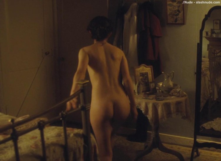 Actress Emily Browning Naked