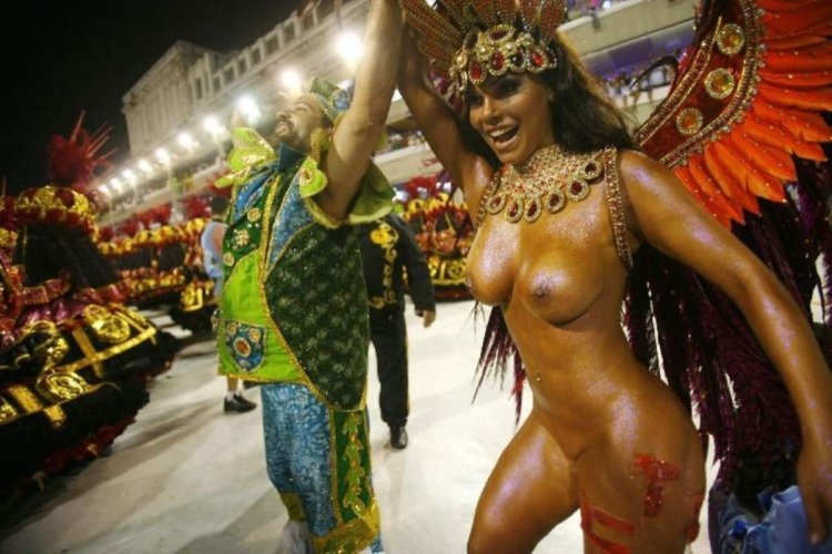 Viviana Castro Naked on the Carnival