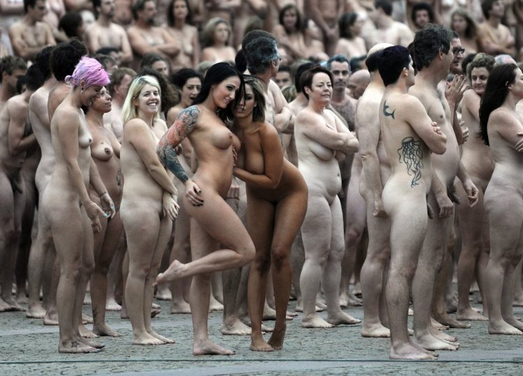 Many beautiful naked women