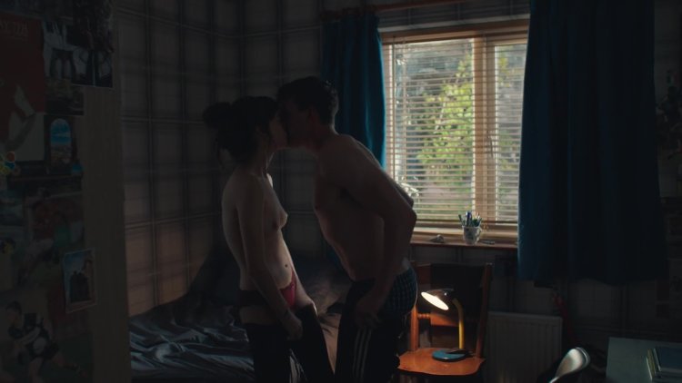 Daisy Edgar-Jones normal people erotic scenes