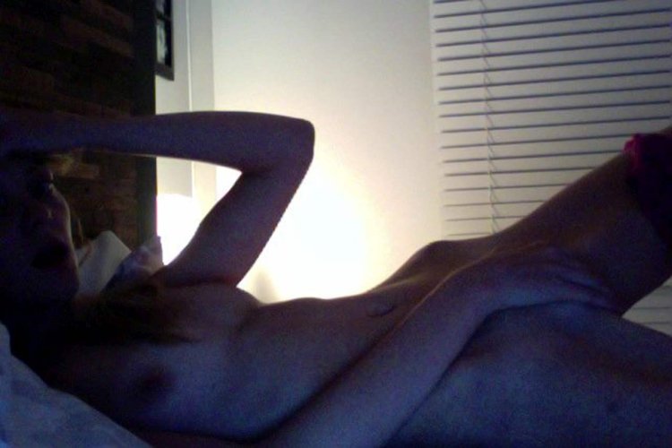 Selfie girl in the nude hospital