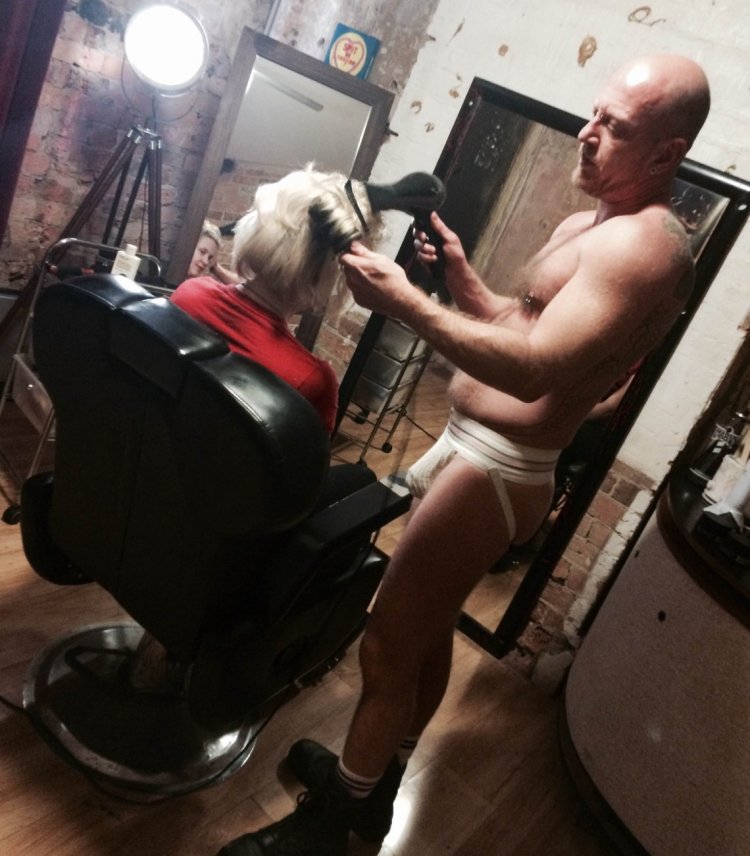 Naked Gerda hairdresser