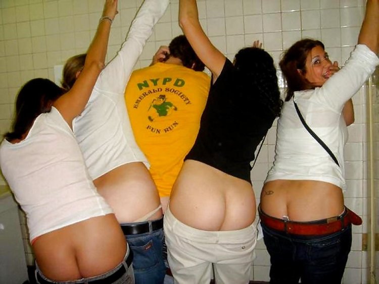 Drunk girls show ass