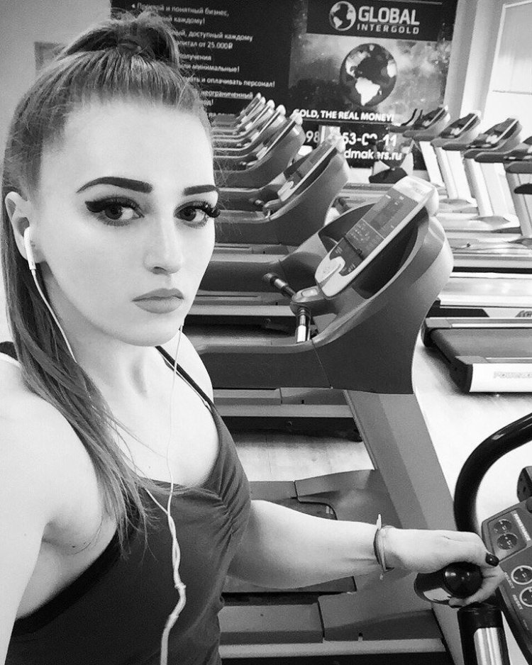 Julia Vince without makeup