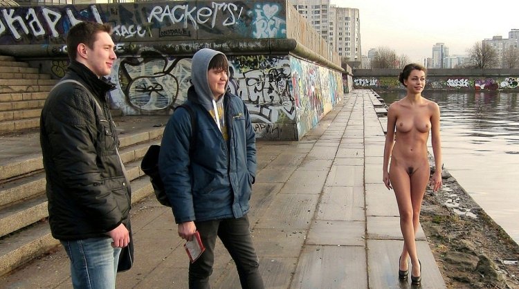 Private nude in public places