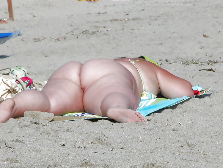 BBW naked women in a boat