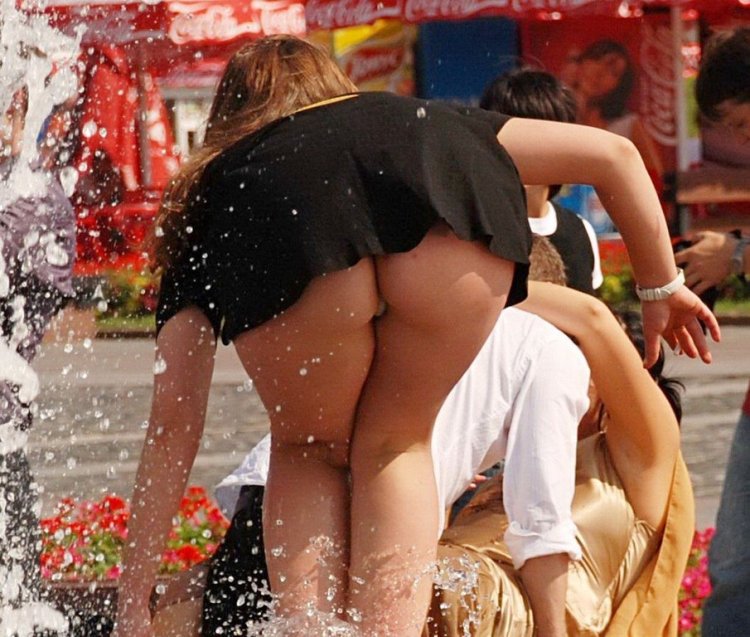 Spied without panties