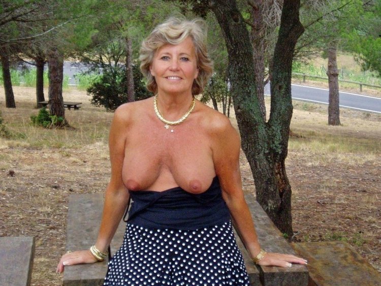 Granny Flash show boobs