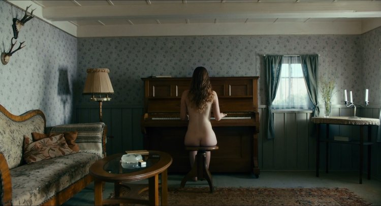 Saskia Reeves erotic scenes