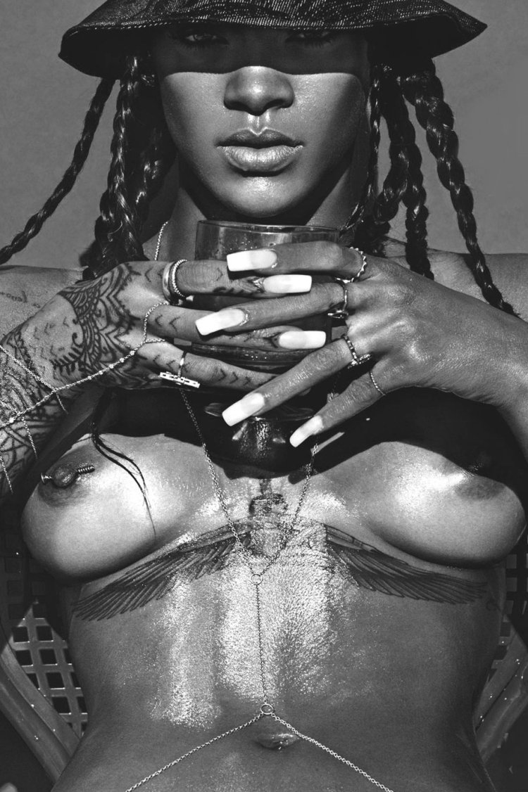 Rihanna naked without panties