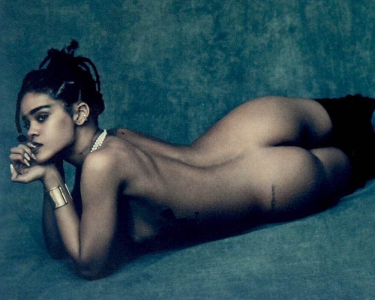 Naked Rihanna Carpenter