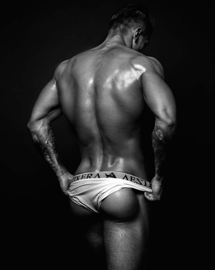 Pornstar Johnny Shis kitchen