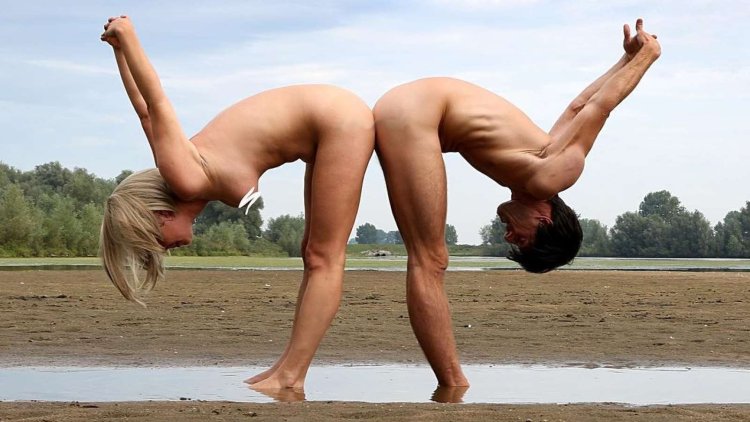 Naked women in a rampant