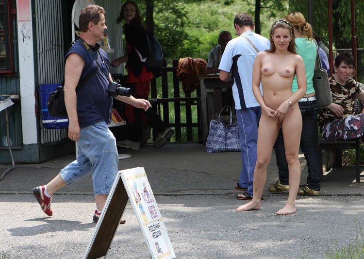 Girls exhibitionists