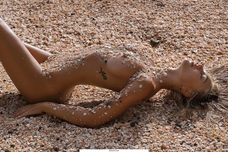 Naked Alexis Ren photo hackers