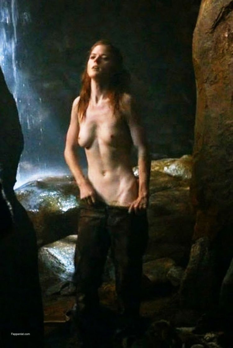 Rose Leslie bed stage