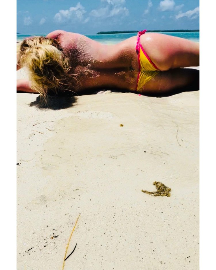 Britney Spears on the beach 2022