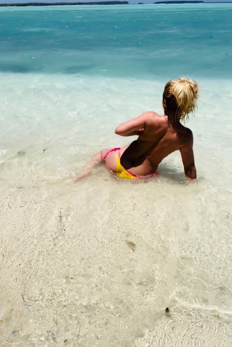 Britney Spears on the beach 2022