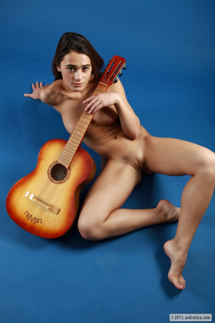 Naked women rock musicians